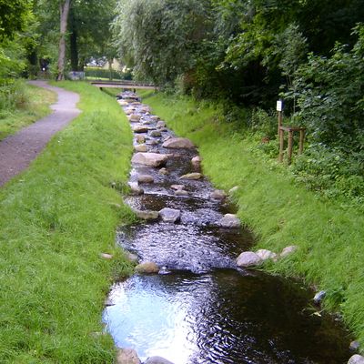 Raue Rampe im Fredersdorfer M&uuml;hlenflie&szlig;