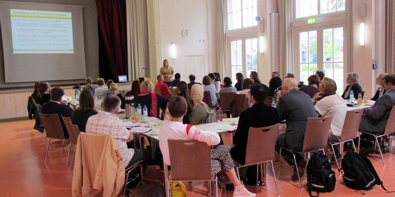 Foto des Dialogforums zur Arbeitsmarktintegration von Migrantinnen und Migranten in F&uuml;rstenwalde.