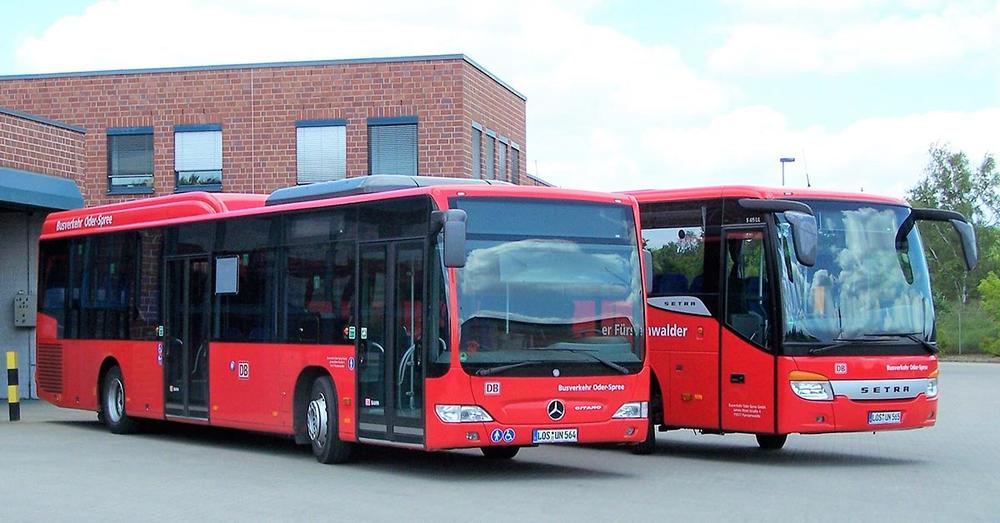 Zwei Busse der Busverkehr Oder-Spree GmbH auf dem Betriebshof in Fürstenwalde/Spree.
