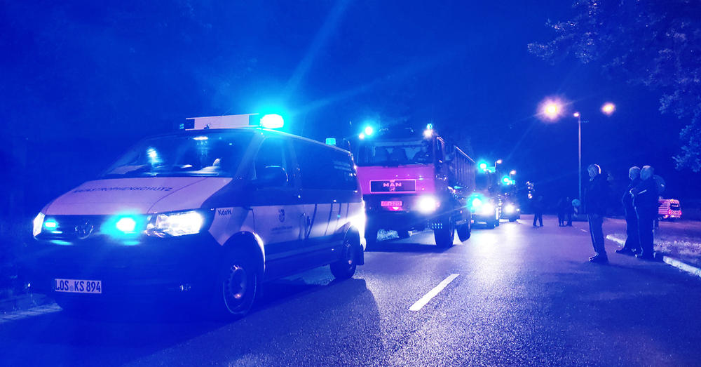 Ein Fahrzeugkonvoi mit Einsatzkräften von Feuerwehren aus dem Landkreis Oder-Spree, dem Landkreis Märkisch-Oderland und aus der kreisfreien Stadt Frankfurt (Oder) ist am Donnerstag (5. August 2021) in die Hochwasserregion in Rheinland-Pfalz aufgebrochen.