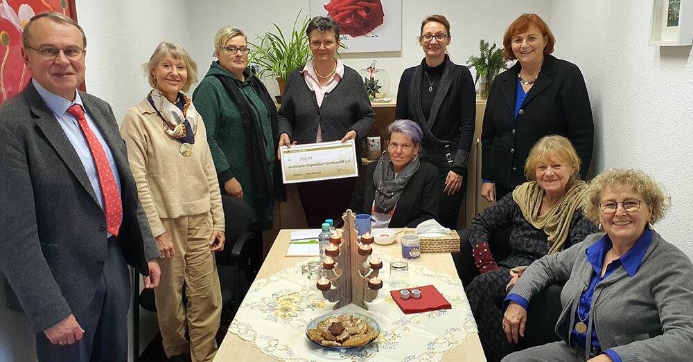 Landrat Rolf Lindemann und Sandra Jakobitz, die im Dezernat L&auml;ndliche Entwicklung f&uuml;r Engagement- und Ehrenamtsf&ouml;rderung zust&auml;ndig ist, besuchten am Montag den Ambulanten Hospizdienst F&uuml;rstenwalde e. V.