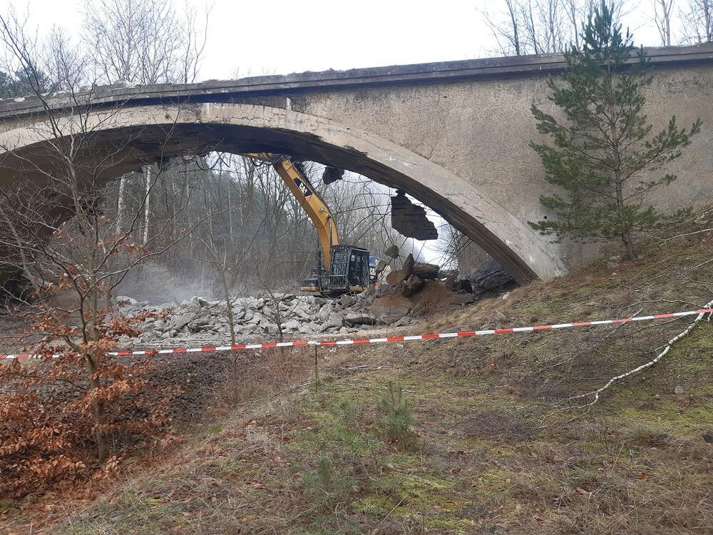 Bogenbrücke südlich von Ullersdorf, Abbruch und Verwertung im Januar 2022