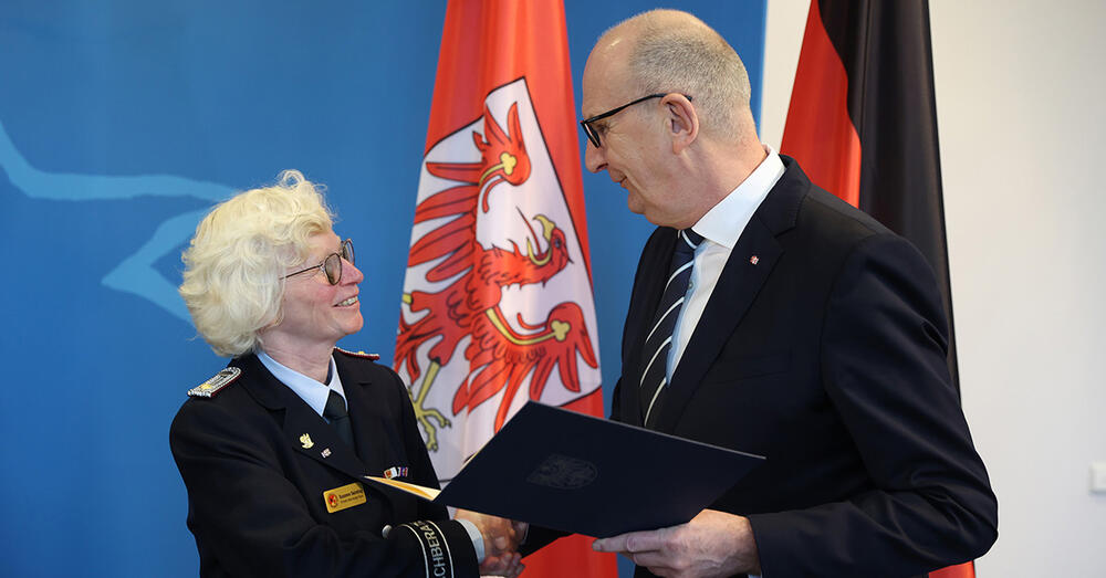 Brandenburger Verdienstorden f&uuml;r Feuerwehrfrau Susanne Deimling aus Neuzelle