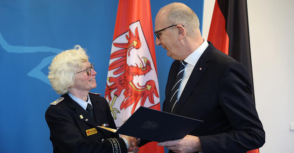 Brandenburger Verdienstorden für Feuerwehrfrau Susanne Deimling aus Neuzelle