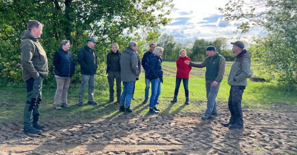 Naturschutzbeirat des Landkreises Oder-Spree informiert sich in Steinh&ouml;fel &uuml;ber klimaangepasste Geh&ouml;lze