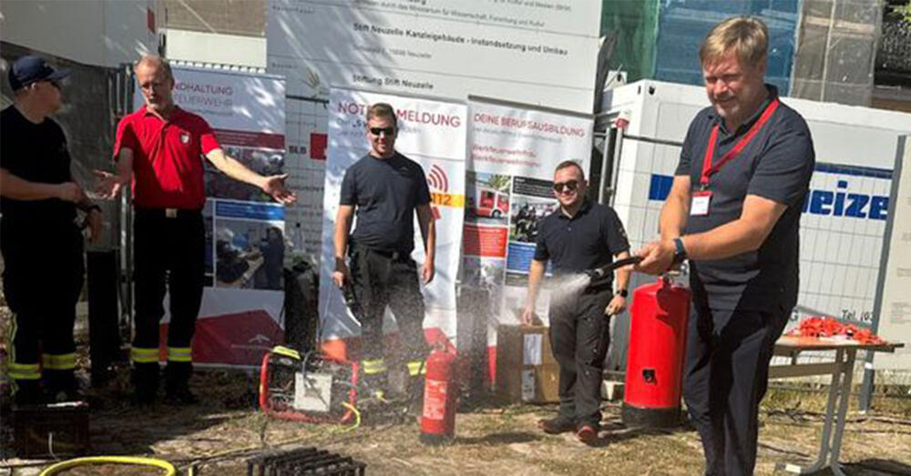 Landrat Frank Steffen beim L&ouml;schen
