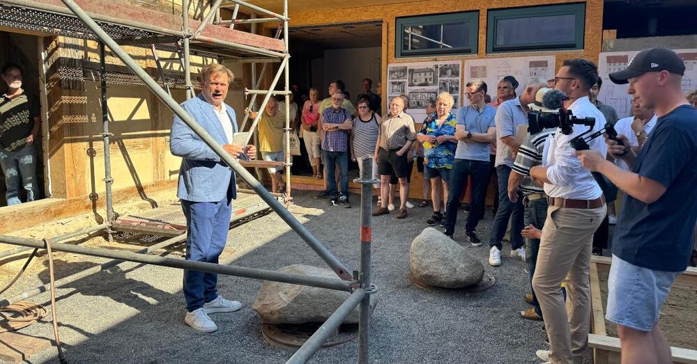 Landrat Frank Steffen spricht vor den G&auml;sten am Tag des offenen Denkmals