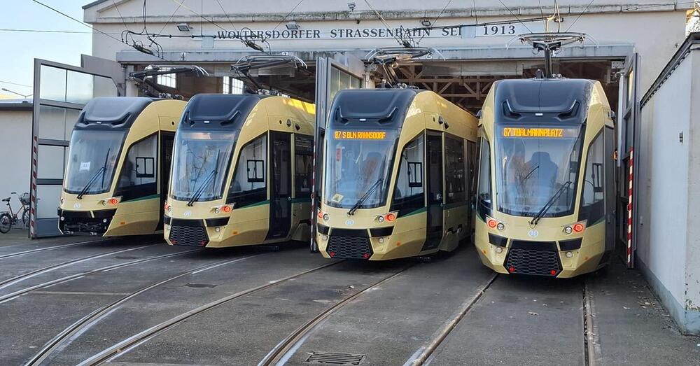 Vier neue Stra&szlig;enbahnz&uuml;ge im Werkshof der Sch&ouml;neicher-R&uuml;dersdorfer Stra&szlig;enbahn in Woltersdorf.