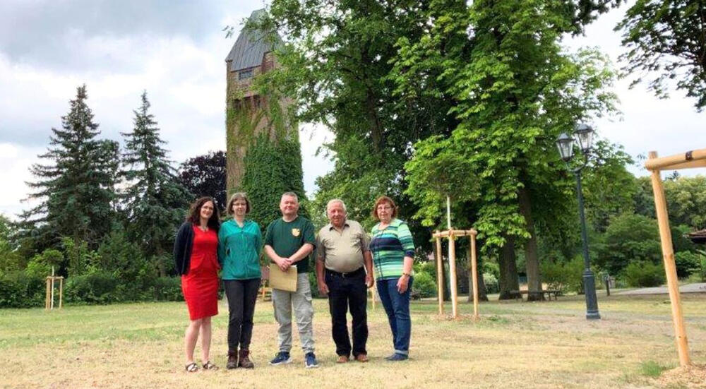 Teilnehmende der Initiative von links nach rechts: Claudia Bartel, Engagement- und Ehrenamtsf&ouml;rderung Landkreis Oder-Spree, Marina Iberl, Stadt Storkow, Sven Woronzow, untere Naturschutzbeh&ouml;rde Landkreis Oder-Spree,  Joachim Kraatz, Ortsvorsteher Kehrigk